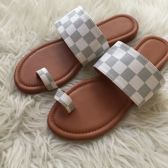 Checkered Toe Ring Slip On Sandals - Picture 12 of 16
